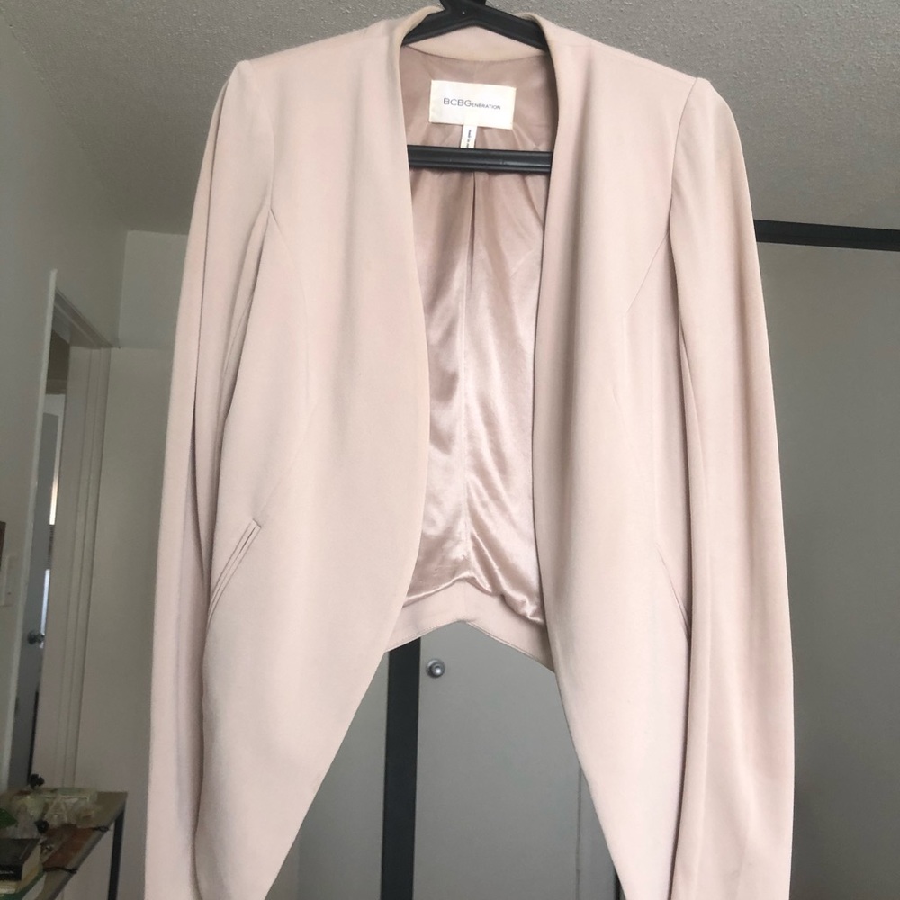 BCBG | Welt Pocket Tuxedo Blazer in Rose Smoke
